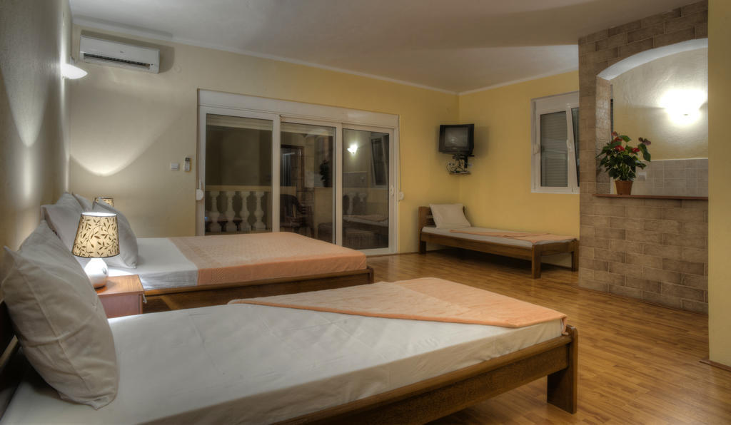 Castellamare Residence Petrovac na moru Zimmer foto