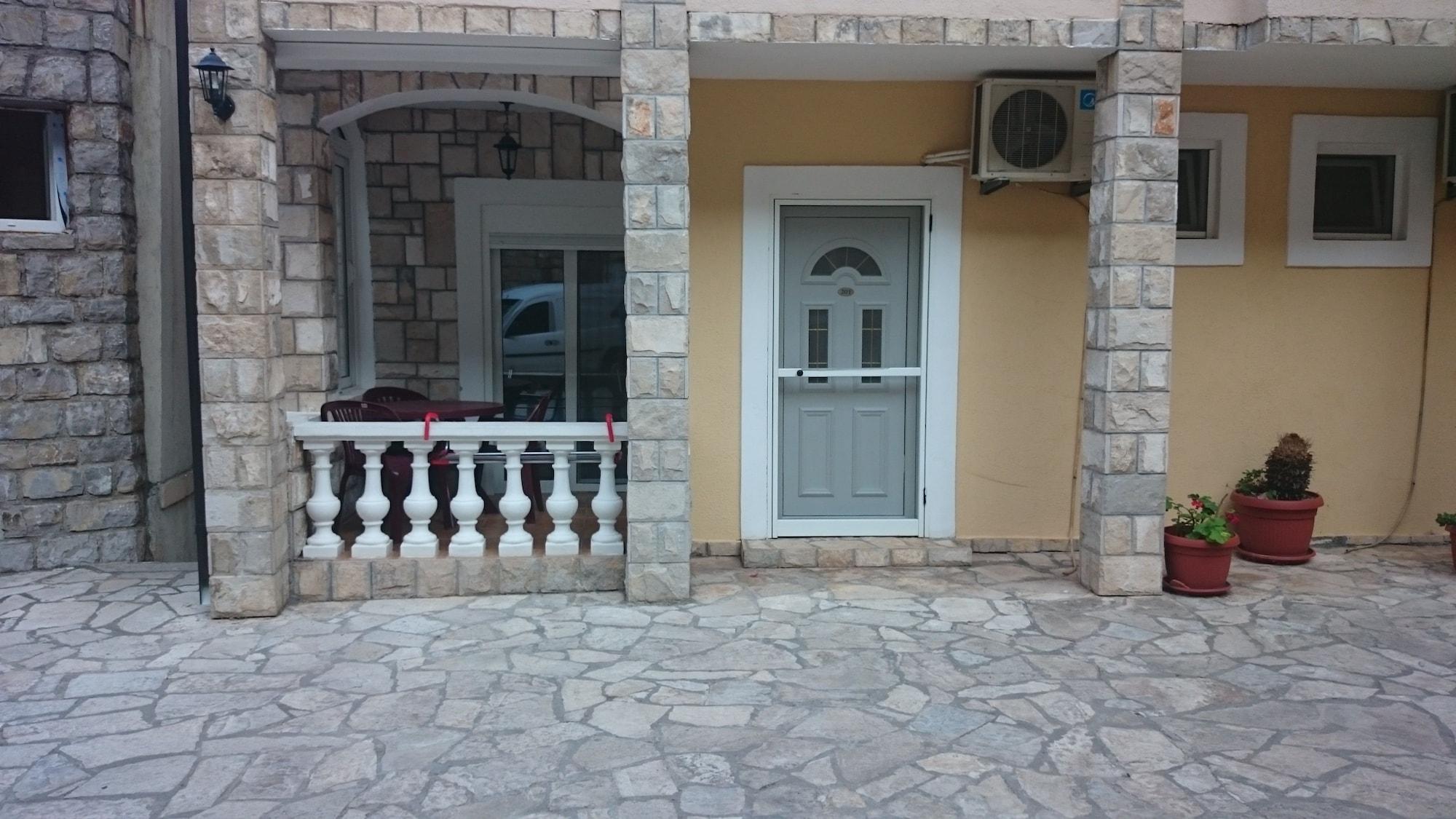 Castellamare Residence Petrovac na moru Exterior foto