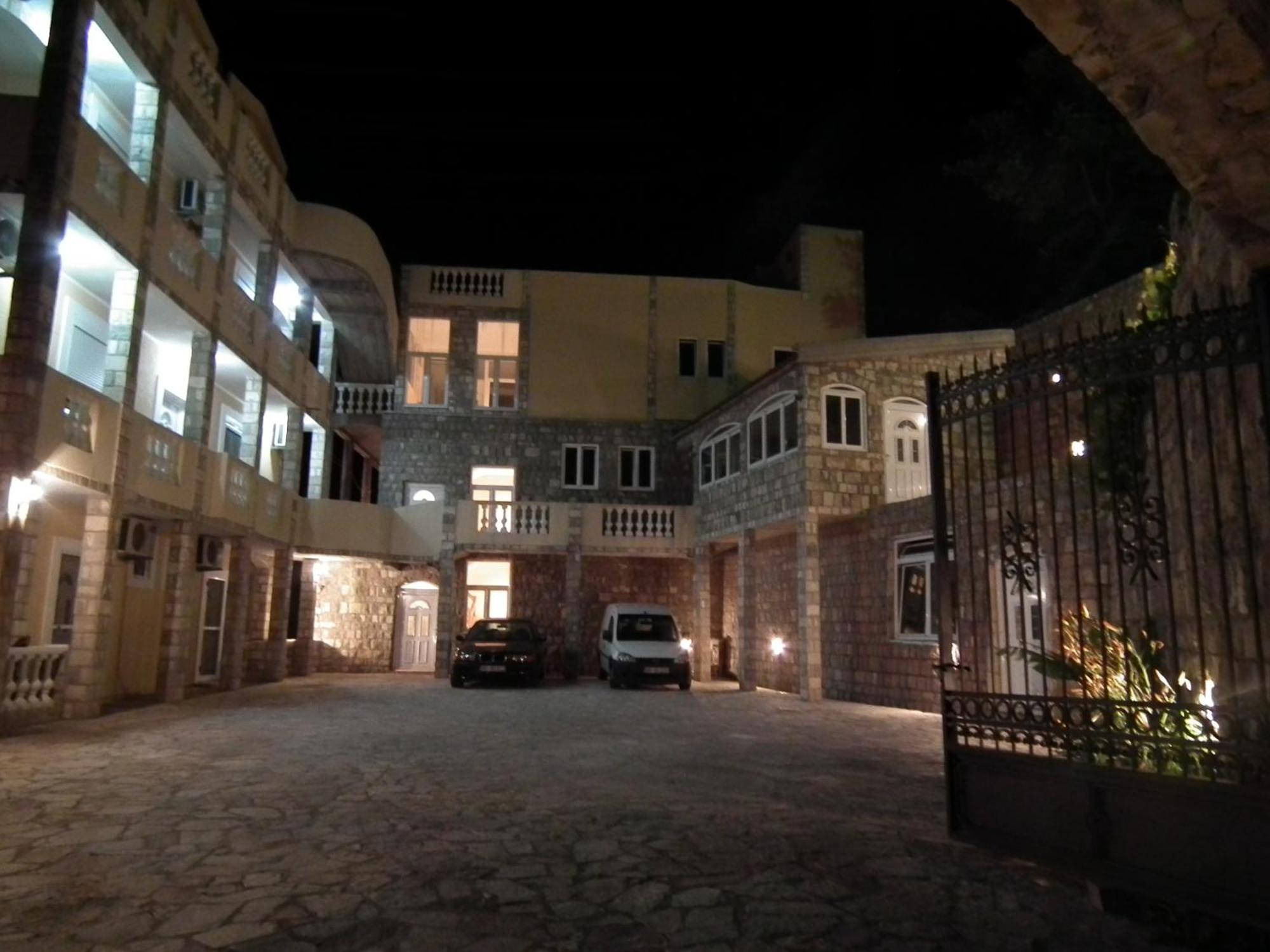 Castellamare Residence Petrovac na moru Exterior foto